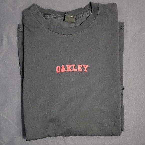 OAKLEY BLACK TSHIRT WITH RED WHITE AND BLUE STARS ABS STRIPES OAKLEY LOGO DESIGN - Picture 2 of 6